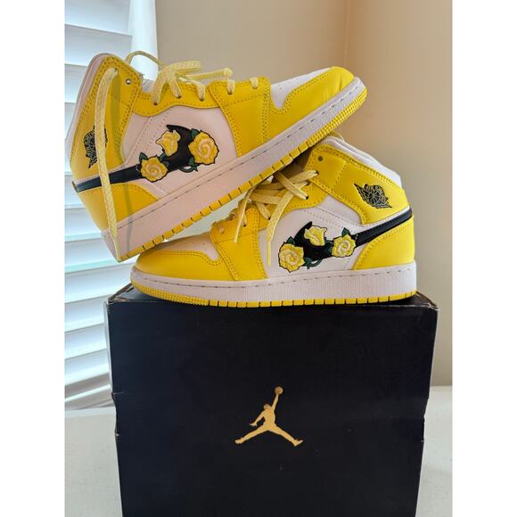 Nike Air Jordan 1 Mid GS “Dynamic Yellow Floral” Rose Patch Sneakers Size 5Y - Picture 1 of 16